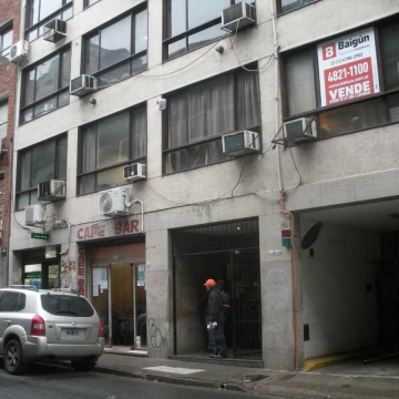 Buena oficina al frente 93m2 c/2 cocheras!
