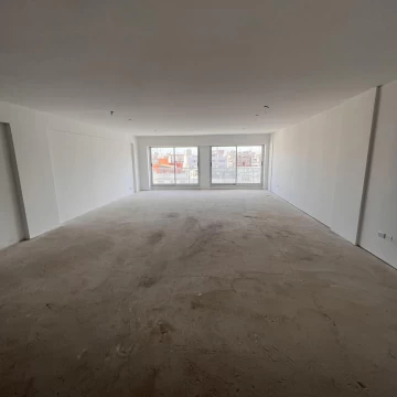 Oficina a estrenar planta libre en piso 10 – 87 m² en Recoleta