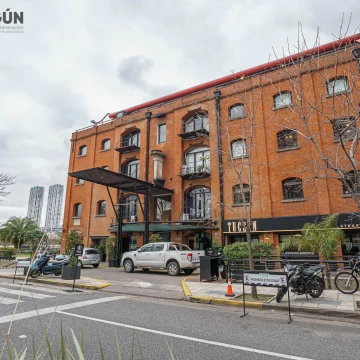 Complejo de Oficinas de cuatro plantas con cocheras en Puerto Madero