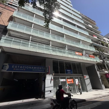 Cochera en pleno Recoleta (50m de facultad de medicina)