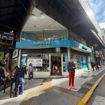 Local Av. Santa Fe al 2001 esq. Ayacucho 