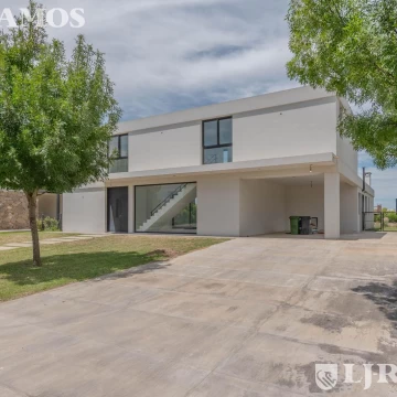 Casa  a estrenar a LAGUNA Muelles Puertos / Escobar