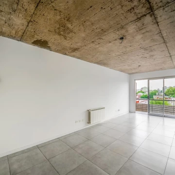 Departamento de dos ambientes con balcón a estrenar en venta en Liniers