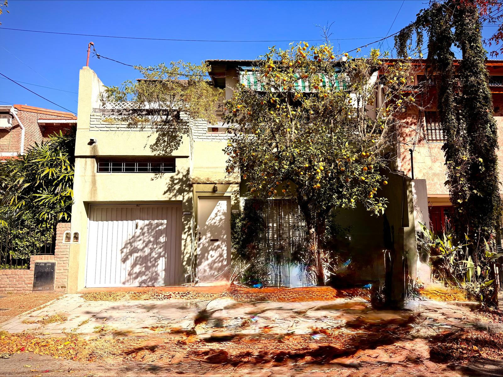 VENTA. CASA EN DOS PLANTAS. La Lucila. 7 AMBIENTES.PERMUTA - 2