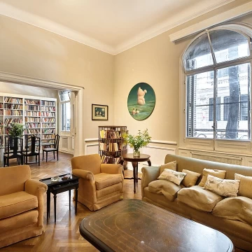Departamento Francés en Plena Recoleta – PB Única de 6 Ambientes con patio