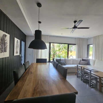 Casa en alquiler anual en Santa Bárbara, 4 dormitorios con 2 playroom, refaccionada