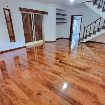 Venta casa Echesortu Rosario. 3 dormitorios. cochera pasante