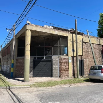 Velez Sarsfield 6764 - Galpón + Local Comercial | 380 m2