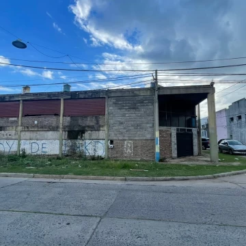 Velez Sarsfield 6764 - Galpón + Local Comercial | 380 m2