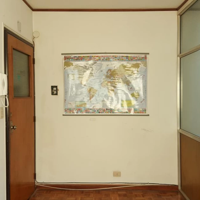 VENTA OFICINA LUMINOSA PISO ALTO - SAN NICOLÁS - LISTA PARA USAR - COLEGIO CIENCIAS ECONOMICAS