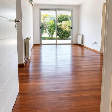 VENTA- Departamento 1 dormitorio con escritorio y jardín- Casonas del Golf 