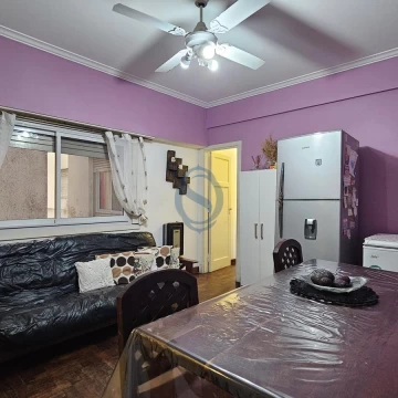 Venta Departamento tres ambientes interno con calefacción y toilette en Centro