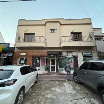 Casa en venta - 275 m2 cubiertos -  Quilmes