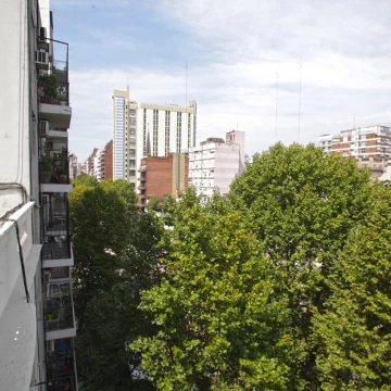 Venta departamento 3 ambientes sobre Av Las Heras muy luminoso