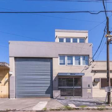 Venta Galpon de 700m2 con 120m2 de oficinas de categoria en Ramos Mejia Mauro Suarez propiedades