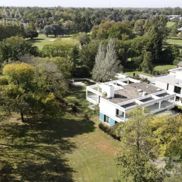Casa en Venta 10 ambientes Club de Campo Armenia