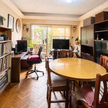 Venta departamento 3 ambientes c/ balcón  a reciclar Coghlan