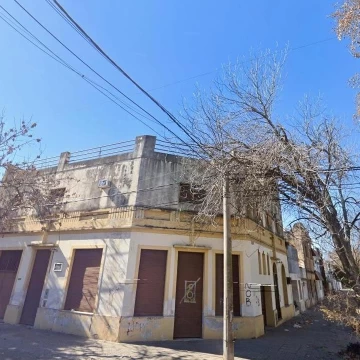 Alquiler o  Venta  Inmueble Comercial multiples niveles ingreso vehicular PERMUTA DIRECTA