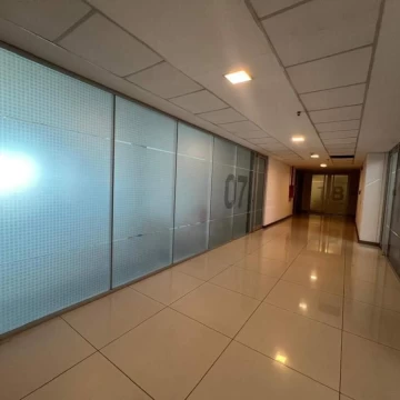 Oficina en Alquiler  175 m en Ciudad Gama con Vista a Av. Colón