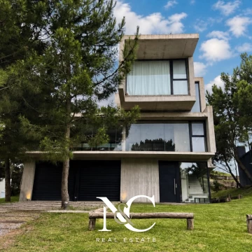 Casa en venta en Costa Esmeralda hormigón