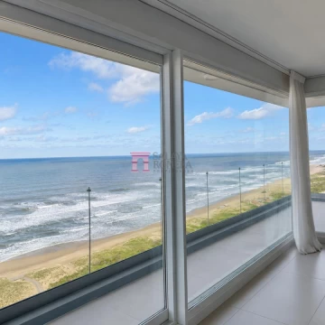 Apartamento en venta de 4 dormitorios  en suite en Le Parc III, Playa Brava Punta del Este.
