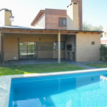 Casa en Venta con Pileta en Tierra de Sueños Alvear
