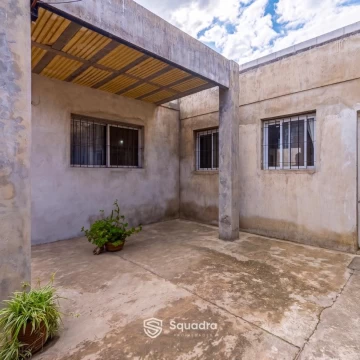 VENTA - PH de 2 dormitorios con 2 patios - Barrio Tiro Suizo. Rosario.