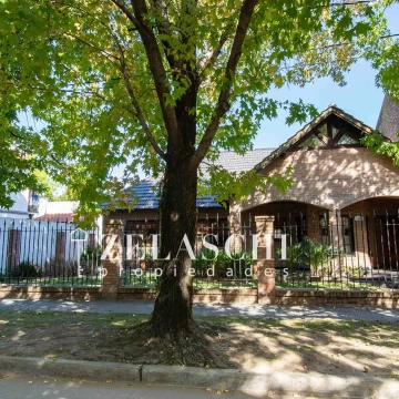 Venta: casa sobre calle Franco, Ciudad Jardín 