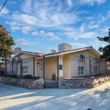 Casa Venta en obispo bustos 300
