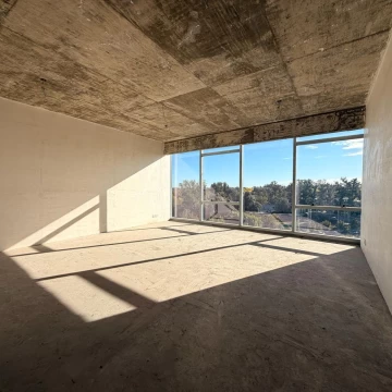 Oficina en ALQUILER en prestigioso edificio de categoría en la mejor ubicación de Pilar