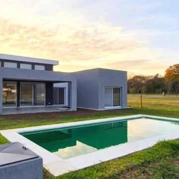 VENTA CASA 5 AMBIENTES PUERTOS DEL LAGO SECTOR NATIVAS CON PILETA FINANCIA