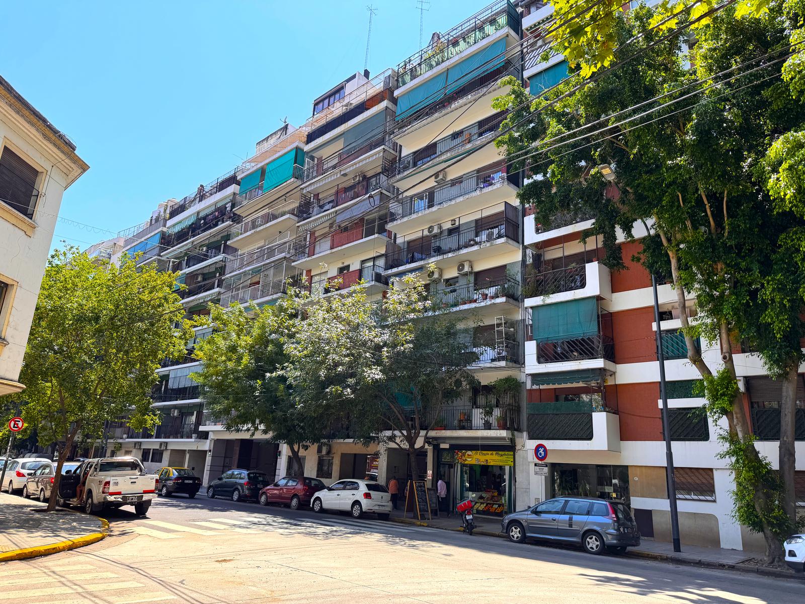Venta Depto 4 Ambientes con Depcia Patio Jardín en Recoleta - 2
