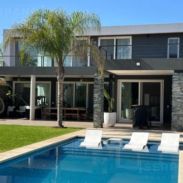 Casa Moderna en Venta, 3 dormitorios en Suite en Estancias del Pilar