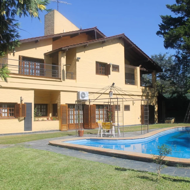 Venta gran Casa en Mapuche, dos lotes frente al Golf