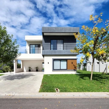 Casa en venta en Pilar del Este 6 ambientes con pileta