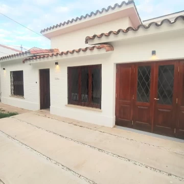 Venta casa APTA CREDITO en Va. Centenario 2 dormitorios y escritorio