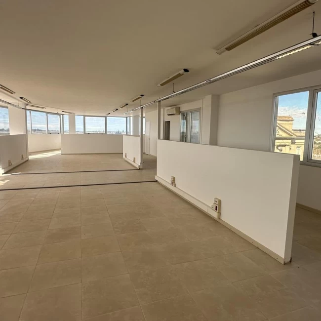 Venta Oficina en Dolores 200 m2 luminoso