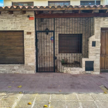 CASA EN VENTA 4 DORMITORIOS BARRIO BOMBAL GODOY CRUZ