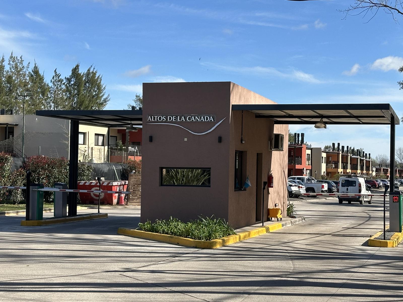 Venta departamento 2 amb con balcón y parrilla Altos de la Cañada - 2