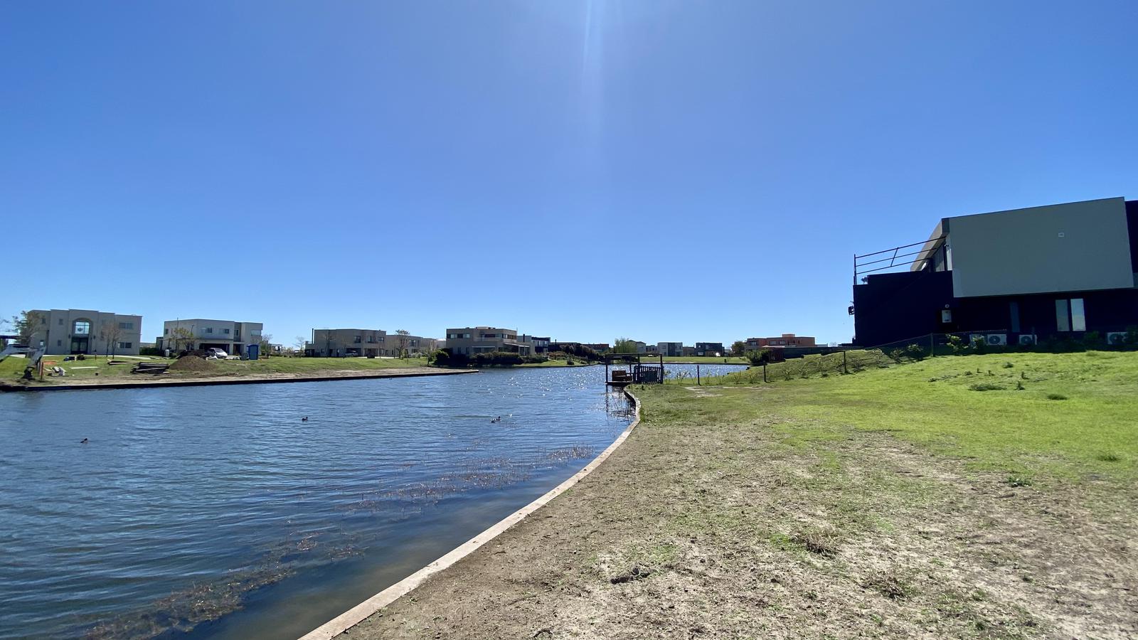 Lote A La Laguna En Venta de 1027 m2 en Puertos del Lago | Laguna | Barrio Ceibos | - Principal