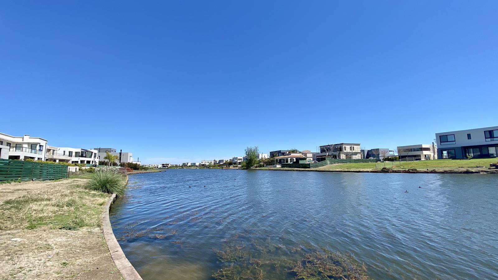 Lote A La Laguna En Venta de 1027 m2 en Puertos del Lago | Laguna | Barrio Ceibos | - 2