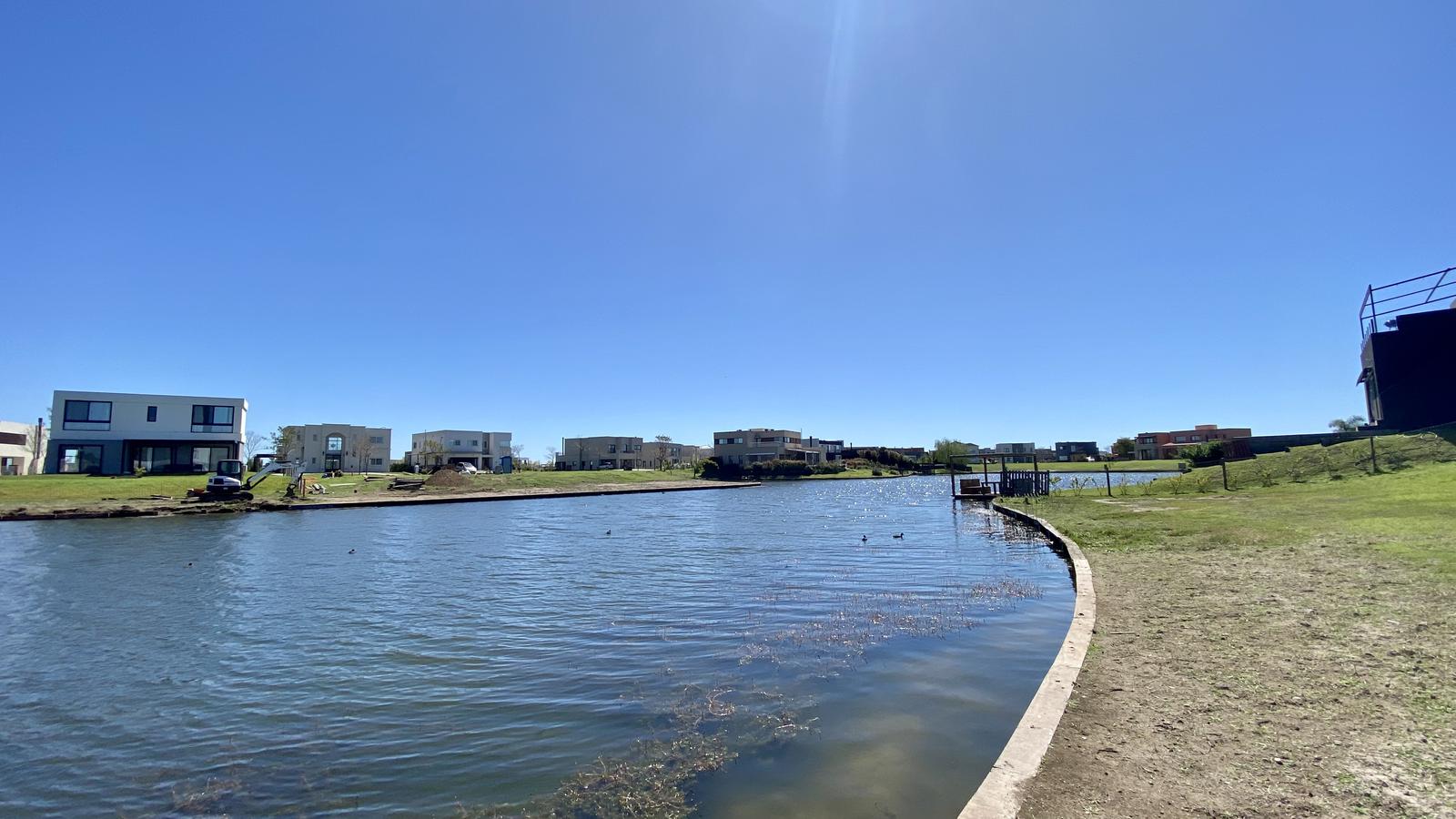 Lote A La Laguna En Venta de 1027 m2 en Puertos del Lago | Laguna | Barrio Ceibos | - 3