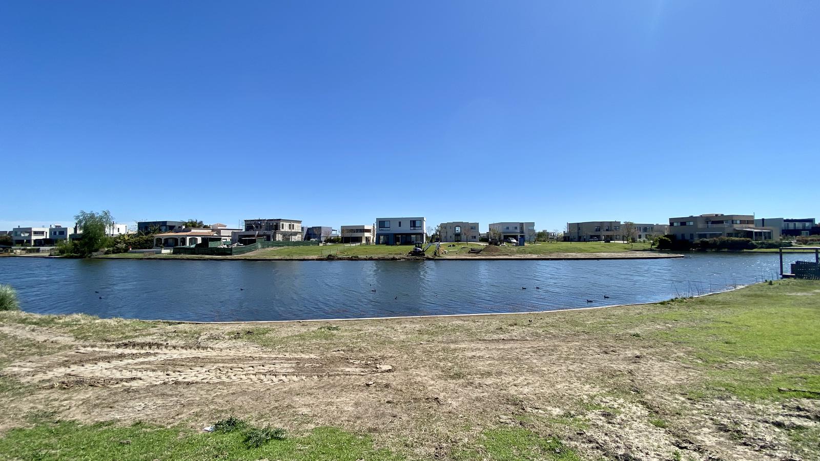 Lote A La Laguna En Venta de 1027 m2 en Puertos del Lago | Laguna | Barrio Ceibos | - 4