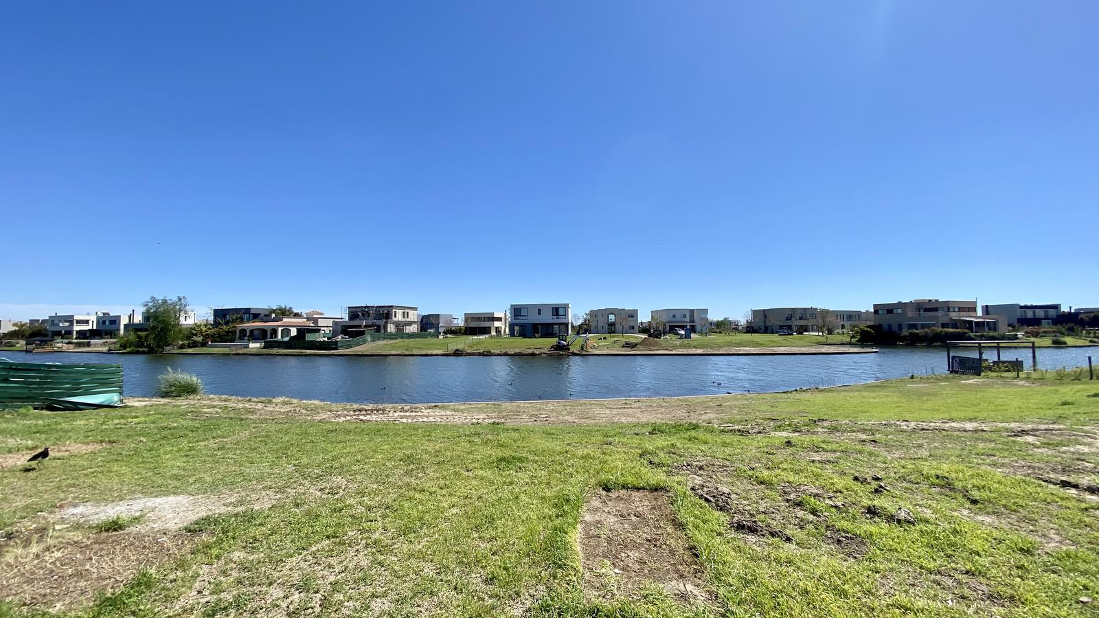 Lote A La Laguna En Venta de 1027 m2 en Puertos del Lago | Laguna | Barrio Ceibos | - 5