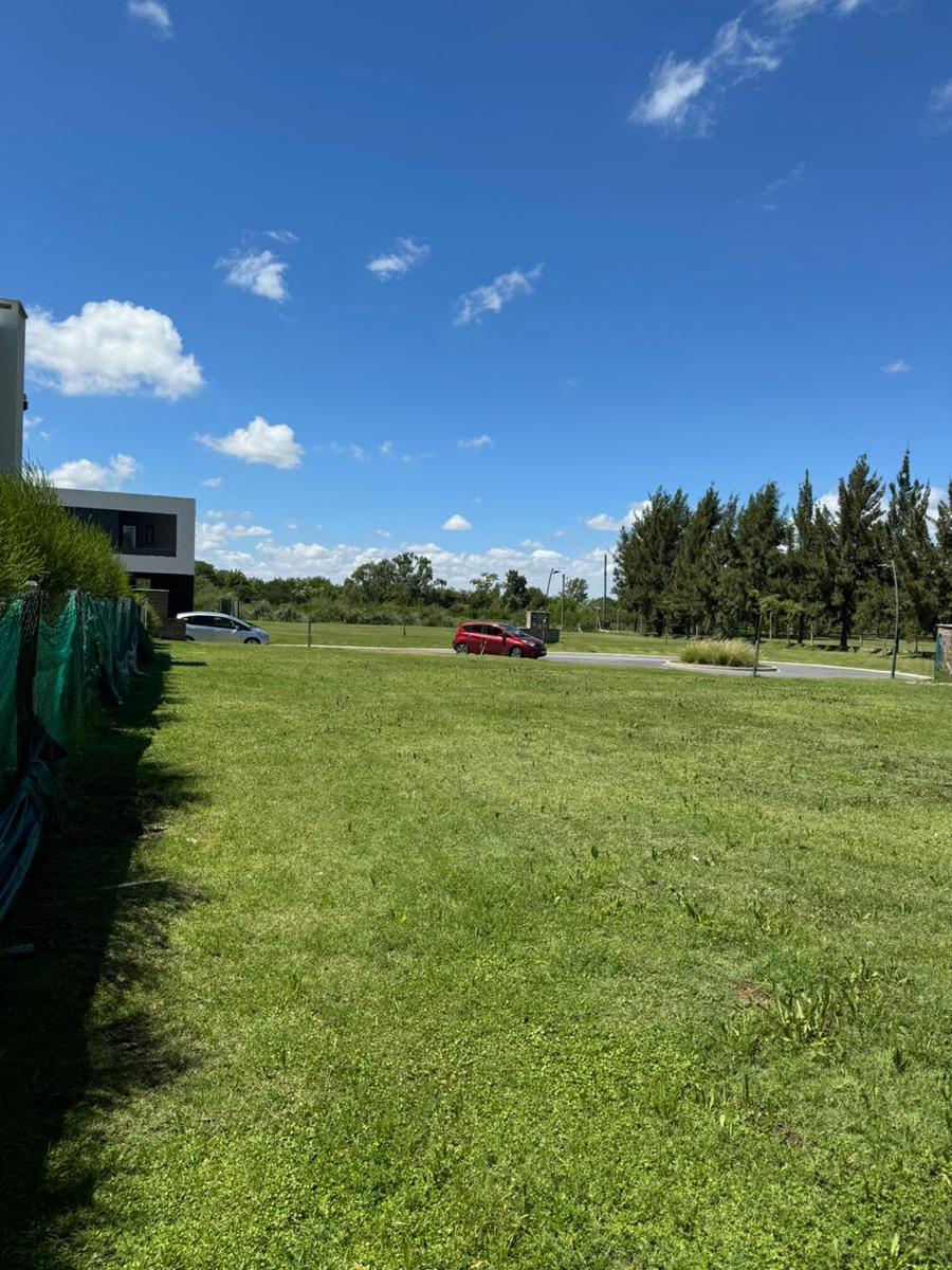 Espectacular Lote en Barrio Náutico Canal Villanueva con amarra incluida - 3