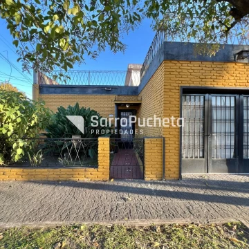 Venta PH tipo casa 3 ambientes con cochera y patio en Morón.