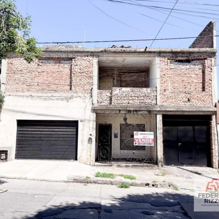 PEDRO CHUTRO 335. VENDO CASA CON DPTO! A RECICLAR