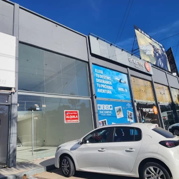 Local en Alquiler | Zona Norte | Rivera Indarte | Frente Vidriado | Doble Altura