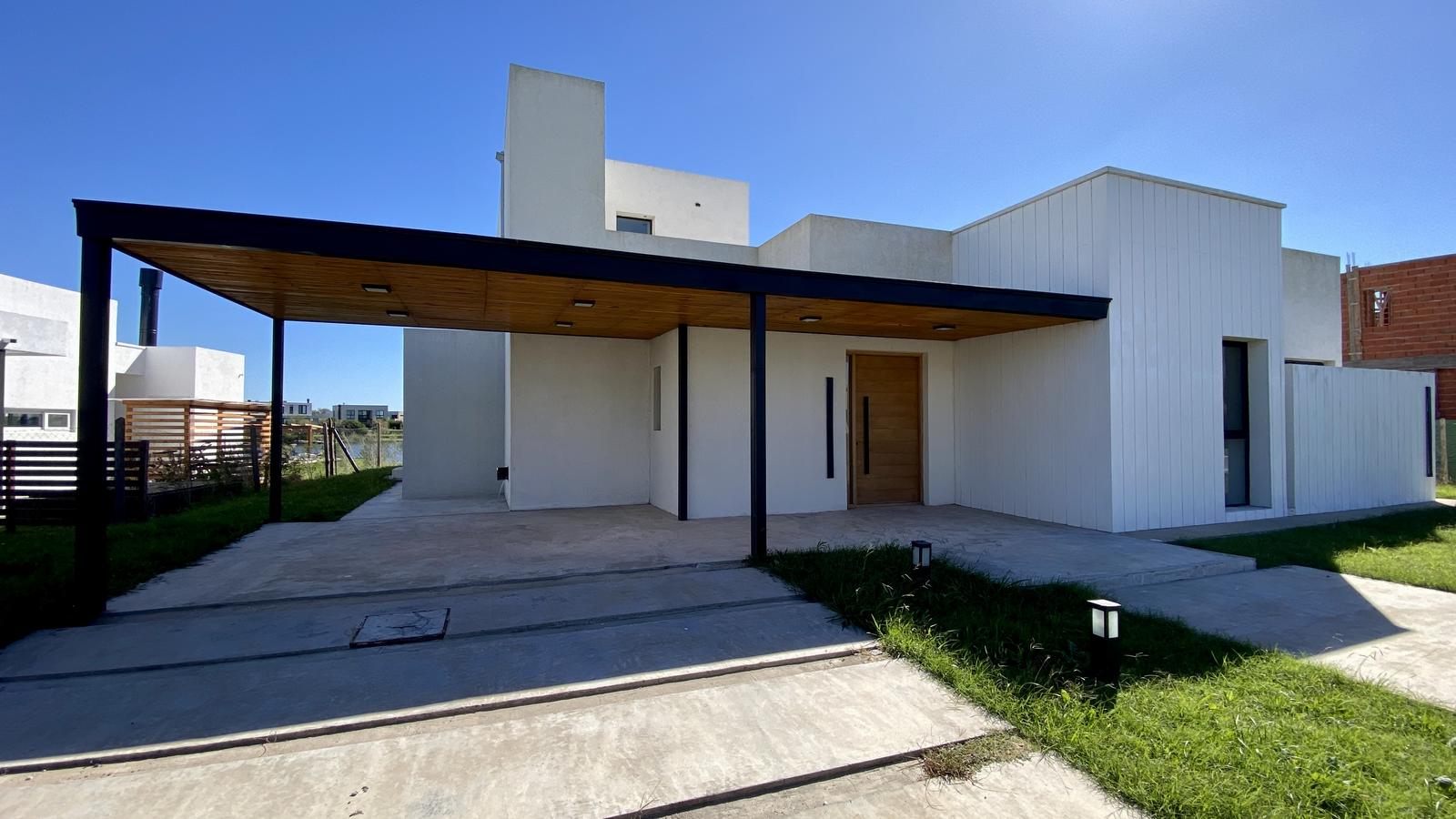 Casa en Venta a la laguna en San Sebastian - Con Piscina - A Estrenar - 2