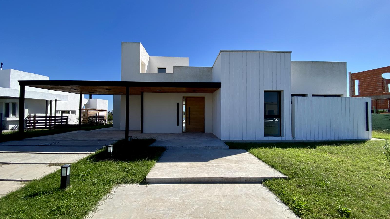 Casa en Venta a la laguna en San Sebastian - Con Piscina - A Estrenar - 3